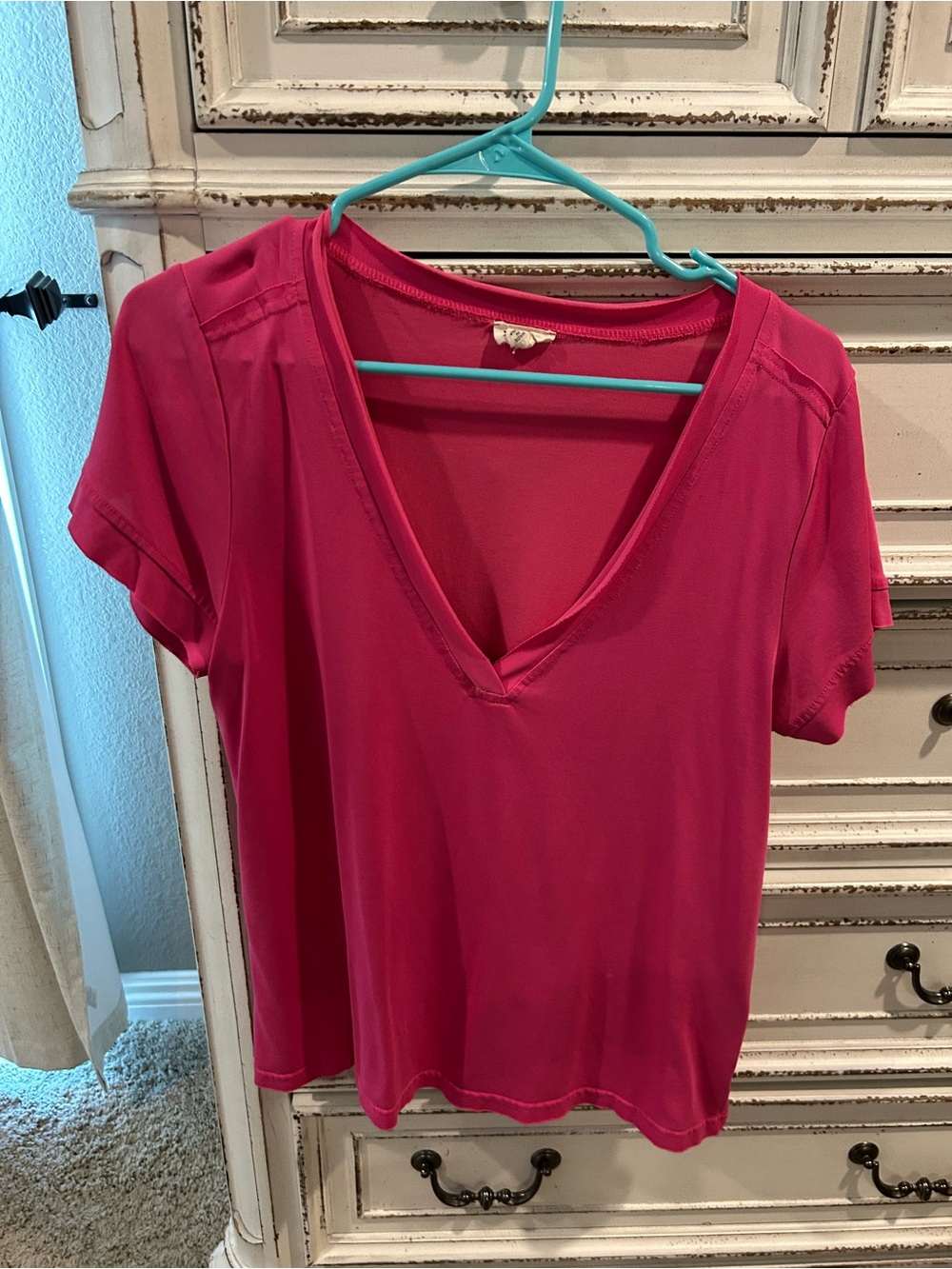 Women's V-Neck pol Short Sleeve Top - Fuchsia Sz medium